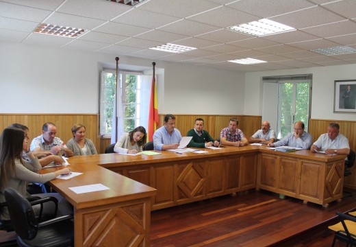 O pleno municipal de Frades aproba a Conta Xeral de 2014, que recolle un remanente de tesourería de máis de 73.000 euros